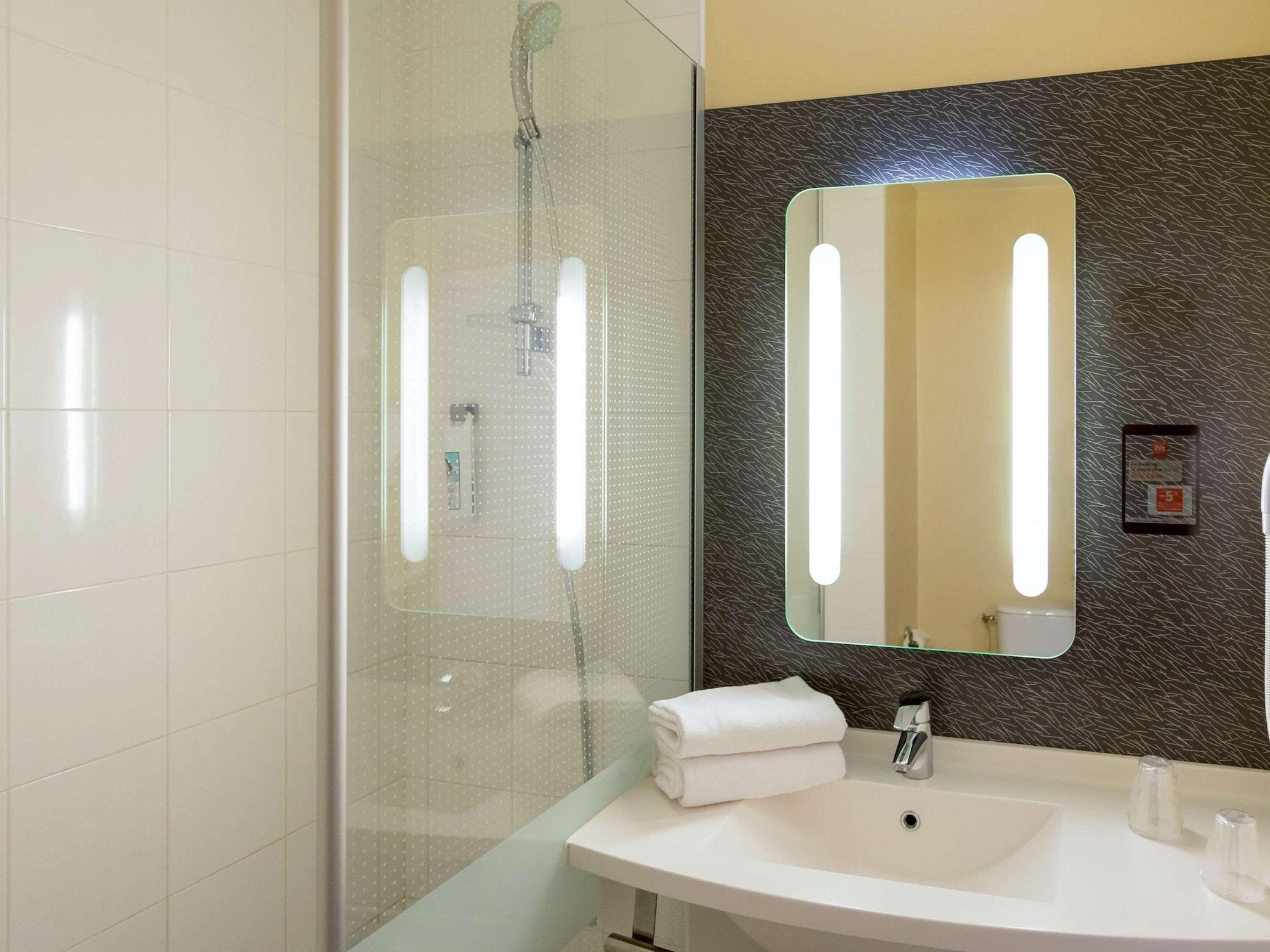 Ibis Grenoble Centre Bastille Bagian luar foto