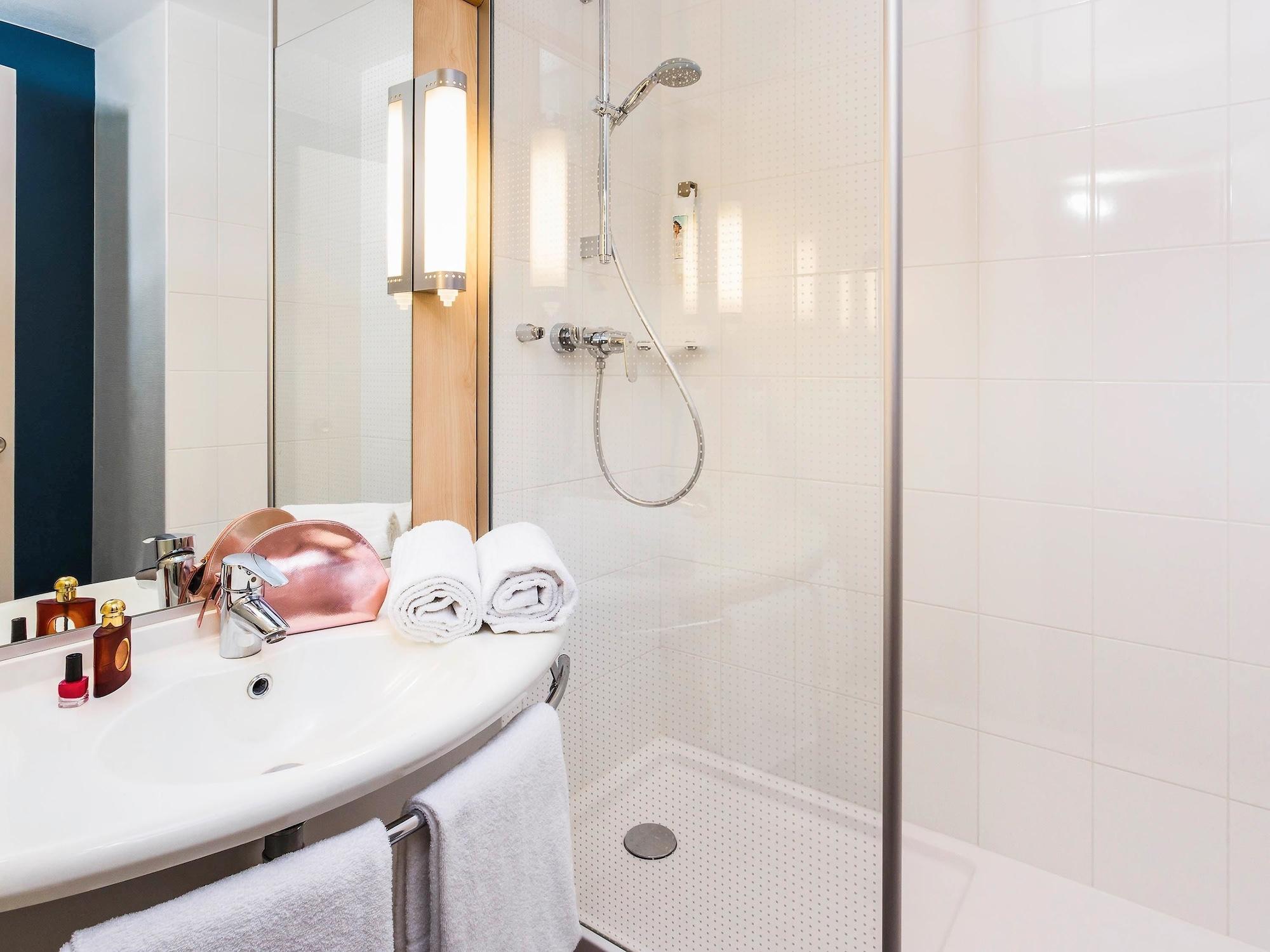 Ibis Grenoble Centre Bastille Bagian luar foto